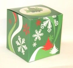 Коробка для кружки новогодняя зеленая, с ёлочками и снежинками
